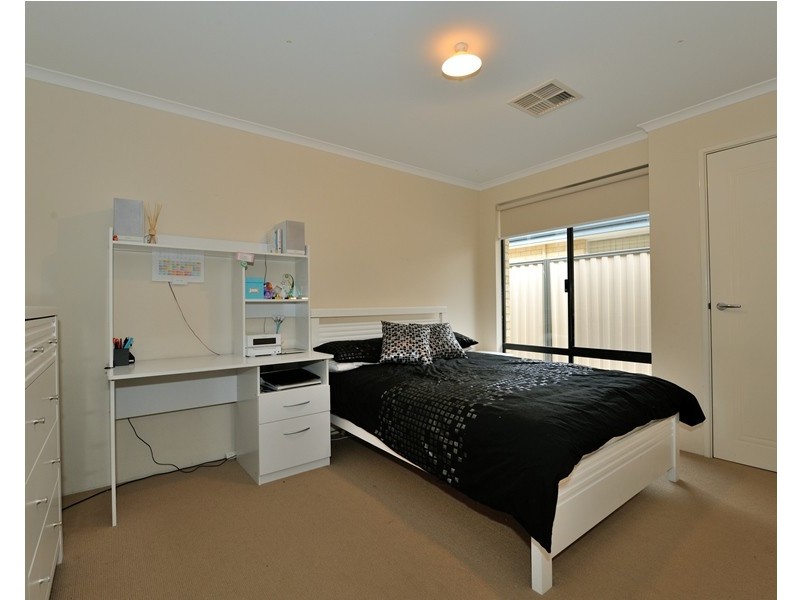 1 Giverny Gdns, Aubin Grove WA 6164