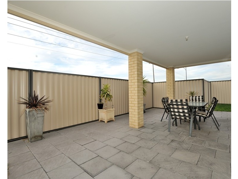 1 Giverny Gdns, Aubin Grove WA 6164