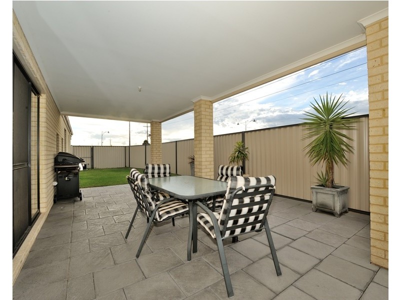 1 Giverny Gdns, Aubin Grove WA 6164