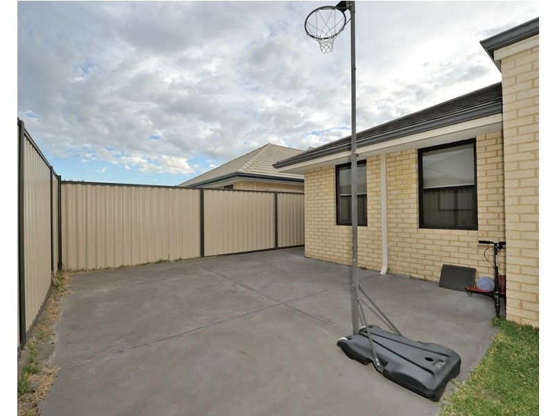 1 Giverny Gdns, Aubin Grove WA 6164