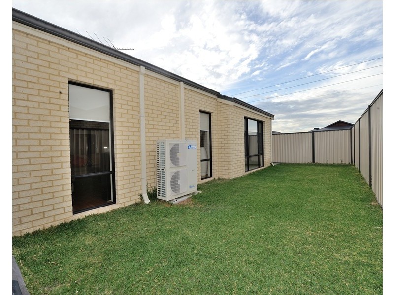 1 Giverny Gdns, Aubin Grove WA 6164