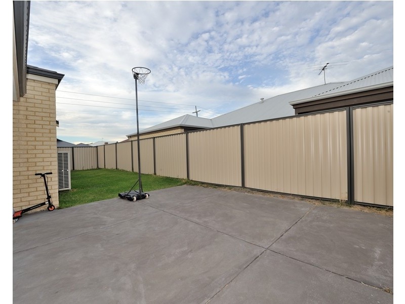 1 Giverny Gdns, Aubin Grove WA 6164