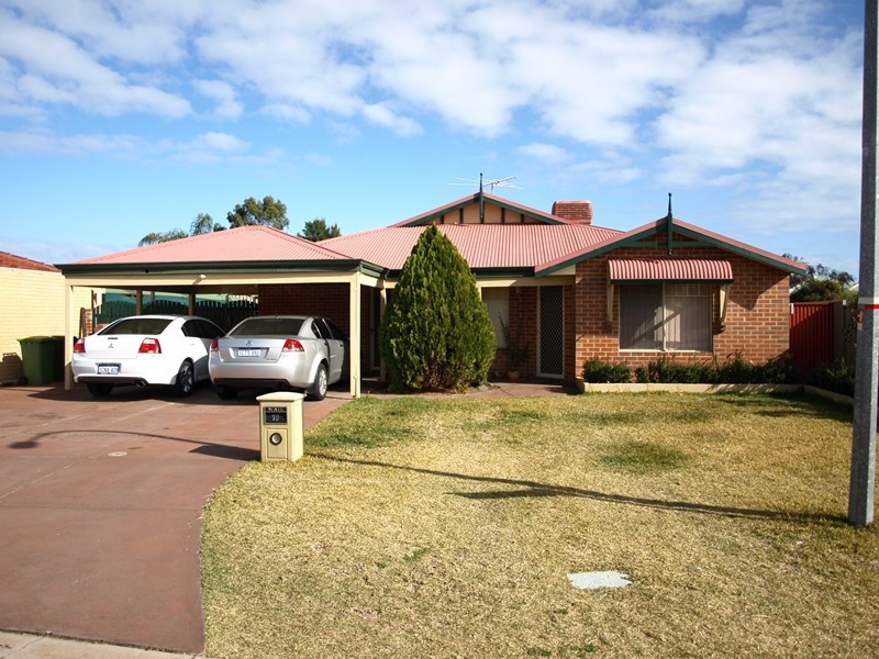 18 McGuckin Close, Atwell WA 6164