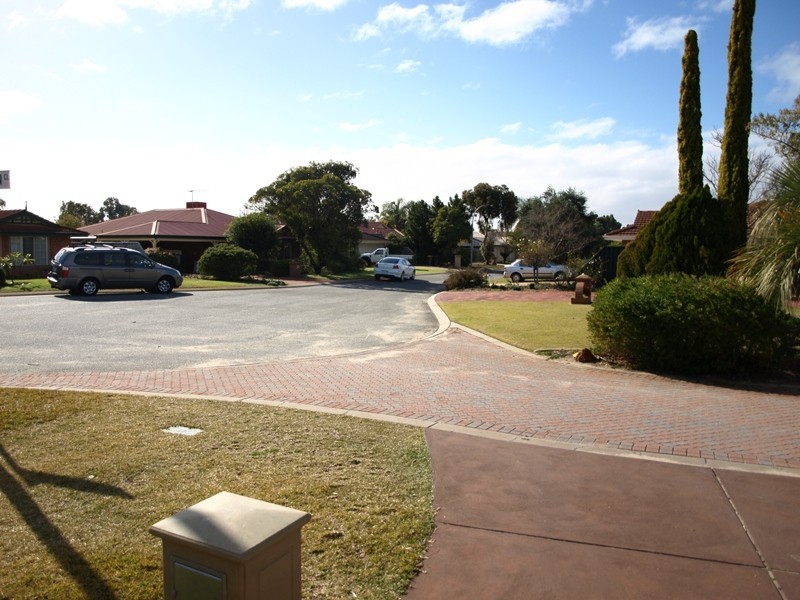 18 McGuckin Close, Atwell WA 6164