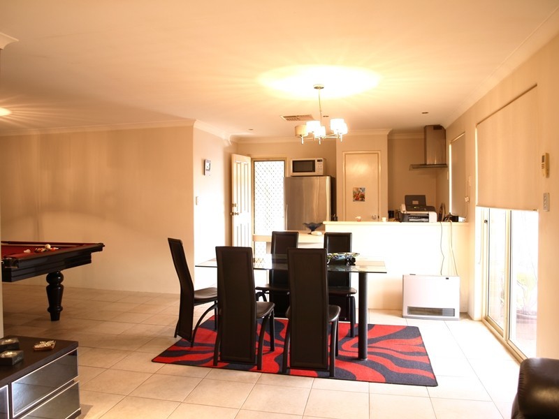 18 McGuckin Close, Atwell WA 6164