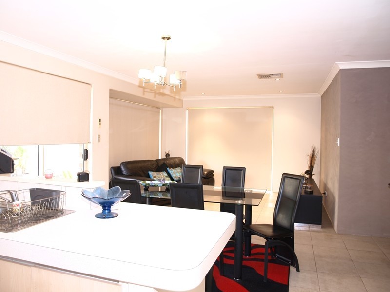 18 McGuckin Close, Atwell WA 6164