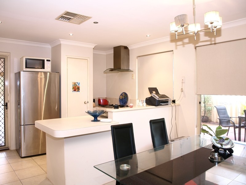 18 McGuckin Close, Atwell WA 6164