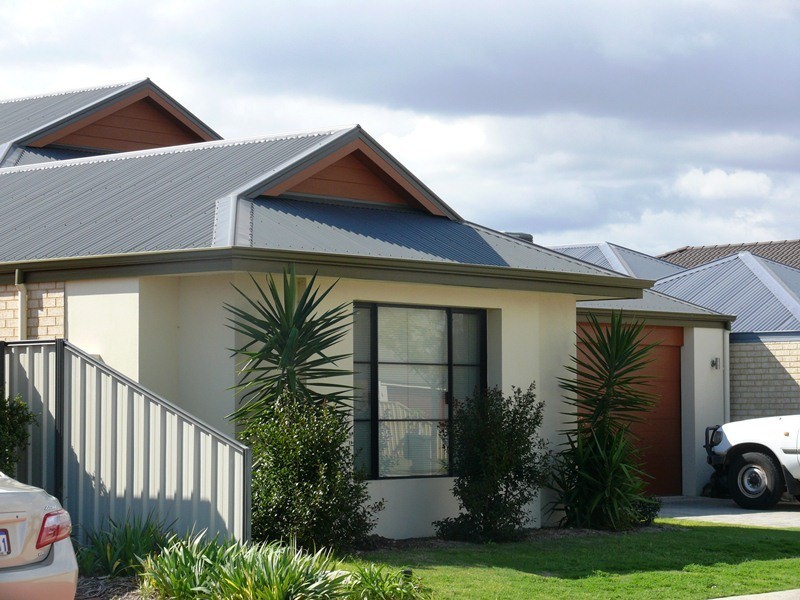 8 Tongaroo Blvd, Success WA 6164