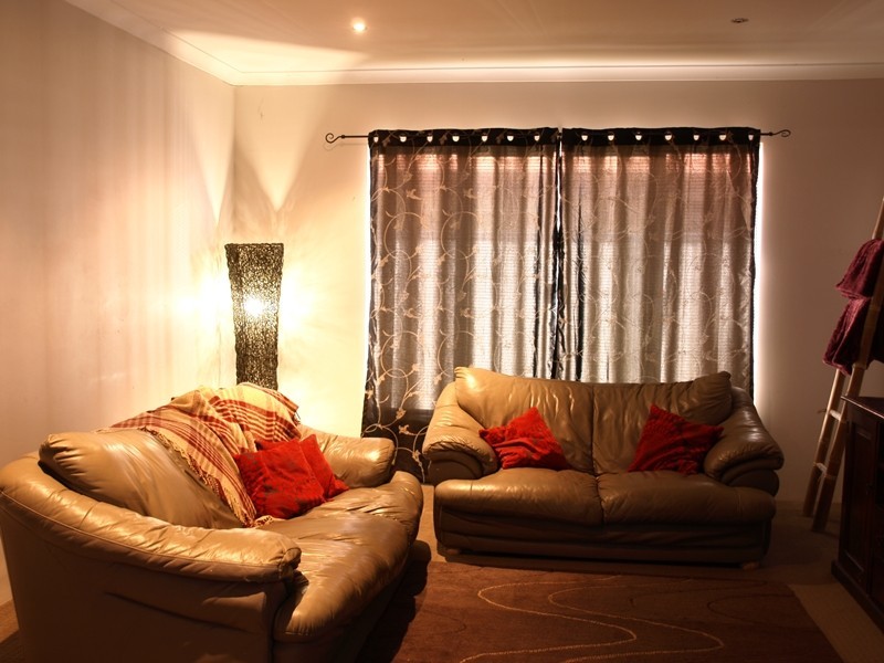 8 Tongaroo Blvd, Success WA 6164