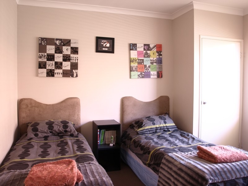 8 Tongaroo Blvd, Success WA 6164