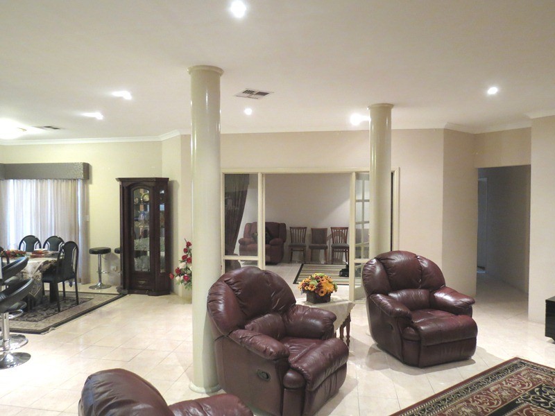 15 Chicladoo Close, Canning Vale WA 6155