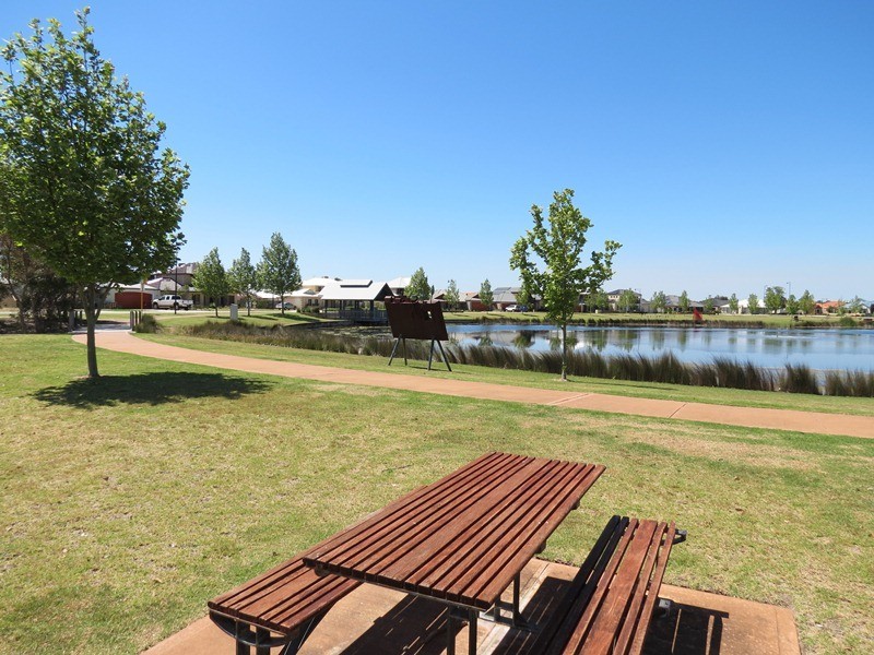 47 Aurora Drive, Atwell WA 6164