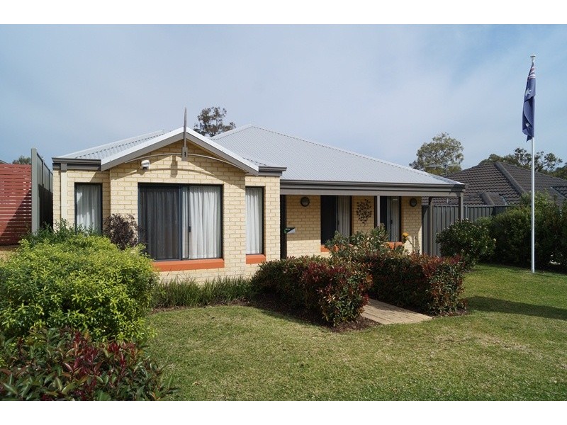 8 Wallingford Crescent, Wellard WA 6170