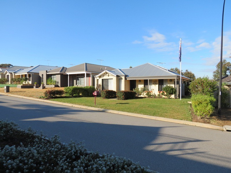 8 Wallingford Crescent, Wellard WA 6170