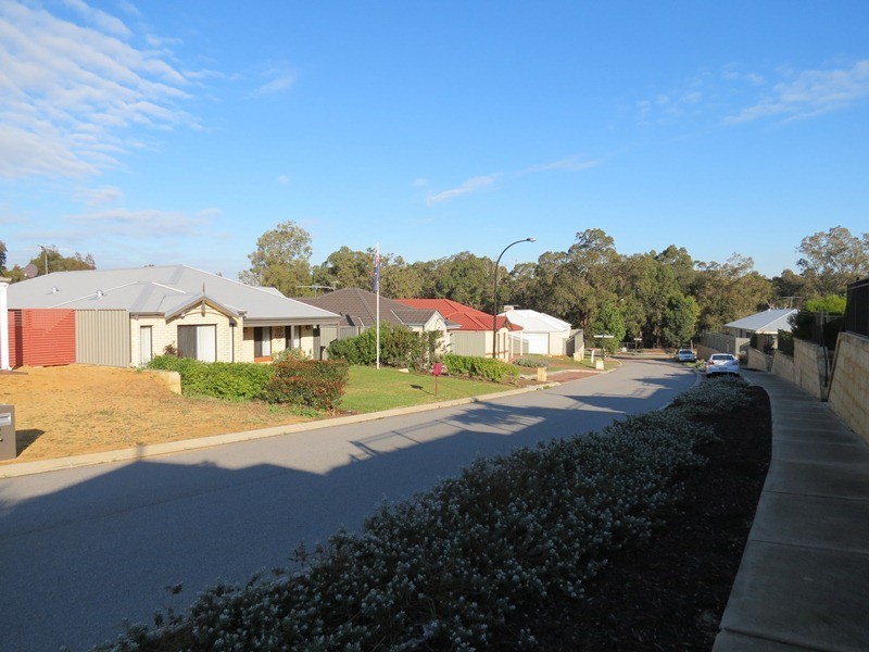 8 Wallingford Crescent, Wellard WA 6170