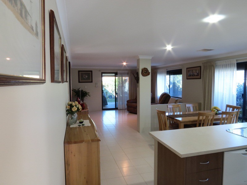 8 Wallingford Crescent, Wellard WA 6170