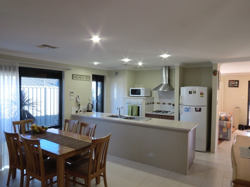 8 Wallingford Crescent, Wellard WA 6170
