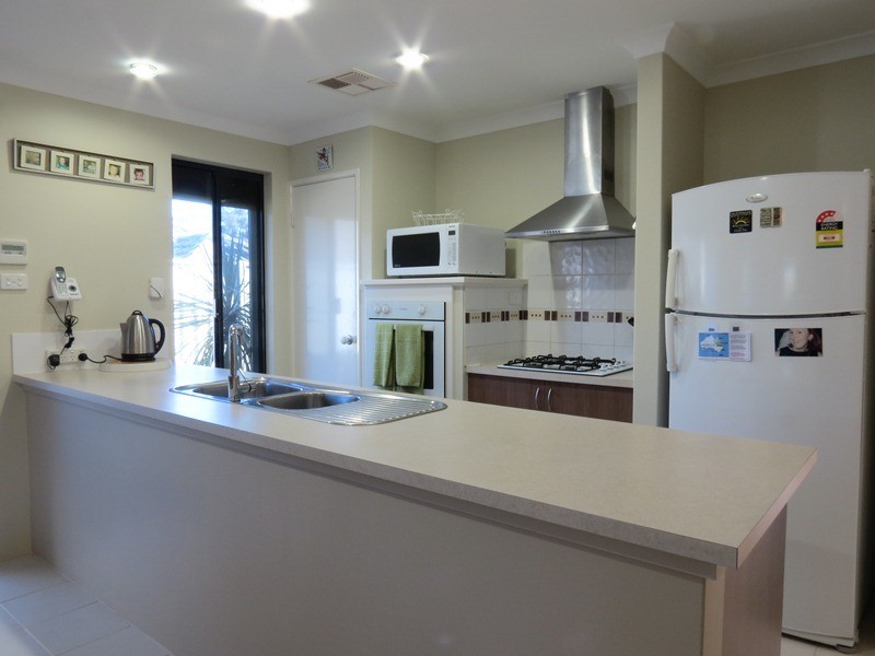 8 Wallingford Crescent, Wellard WA 6170