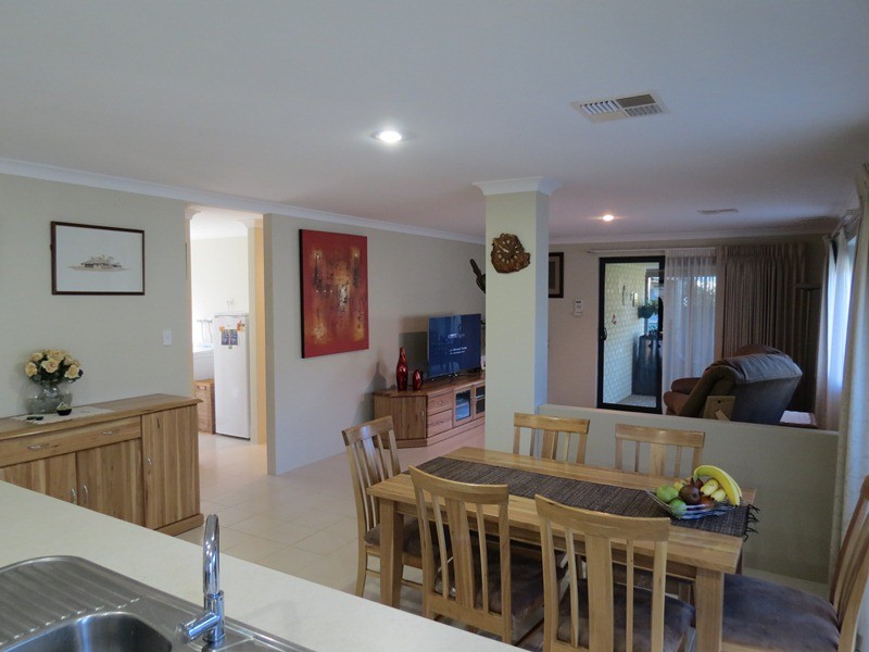 8 Wallingford Crescent, Wellard WA 6170