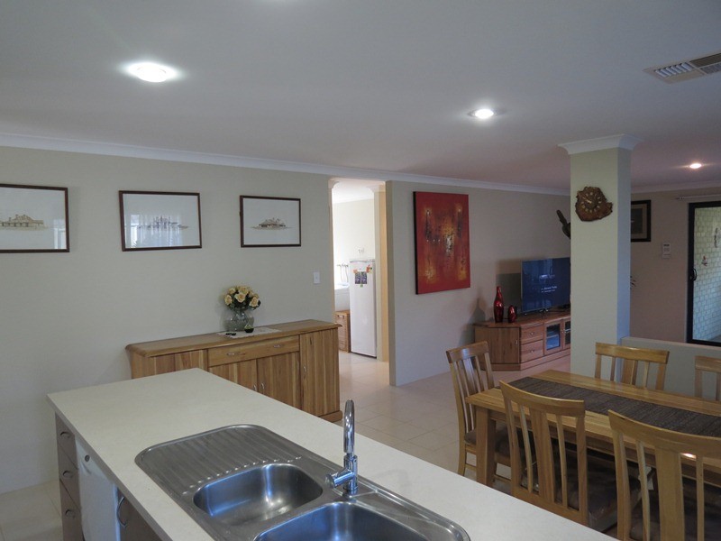 8 Wallingford Crescent, Wellard WA 6170