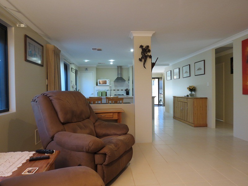 8 Wallingford Crescent, Wellard WA 6170