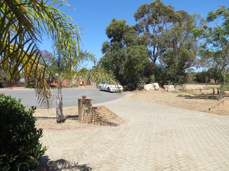 4/16 Rambutan Place, South Lake WA 6164