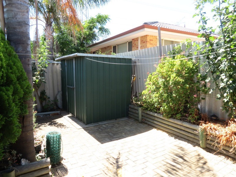 4/16 Rambutan Place, South Lake WA 6164