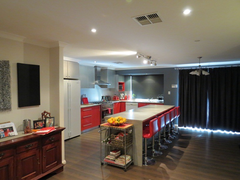 100 Brenchley Drive, Atwell WA 6164