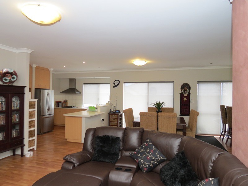 8 Ringwood Loop, Wellard WA 6170