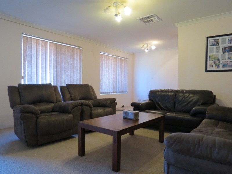 4 Lombe Gardens, Atwell WA 6164