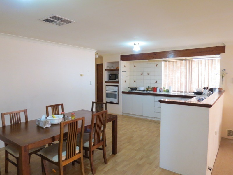 4 Lombe Gardens, Atwell WA 6164