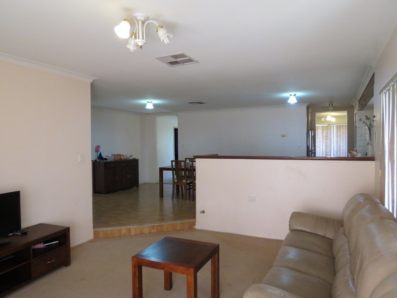 4 Lombe Gardens, Atwell WA 6164