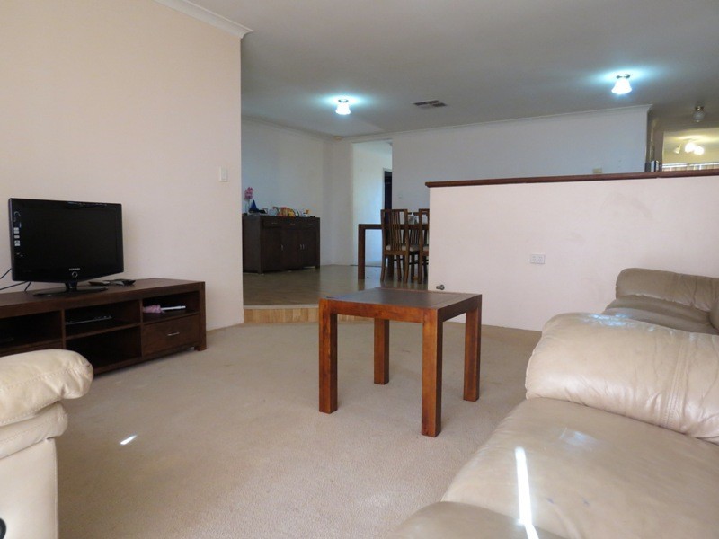 4 Lombe Gardens, Atwell WA 6164
