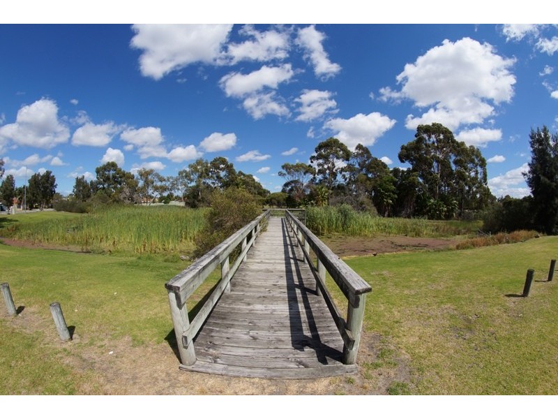 4 Lombe Gardens, Atwell WA 6164