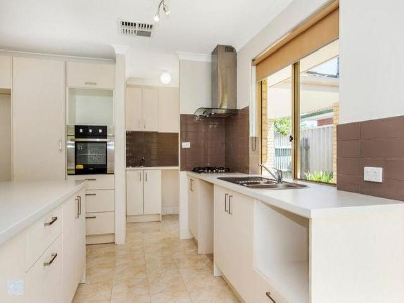 18 Daley Close, Atwell WA 6164