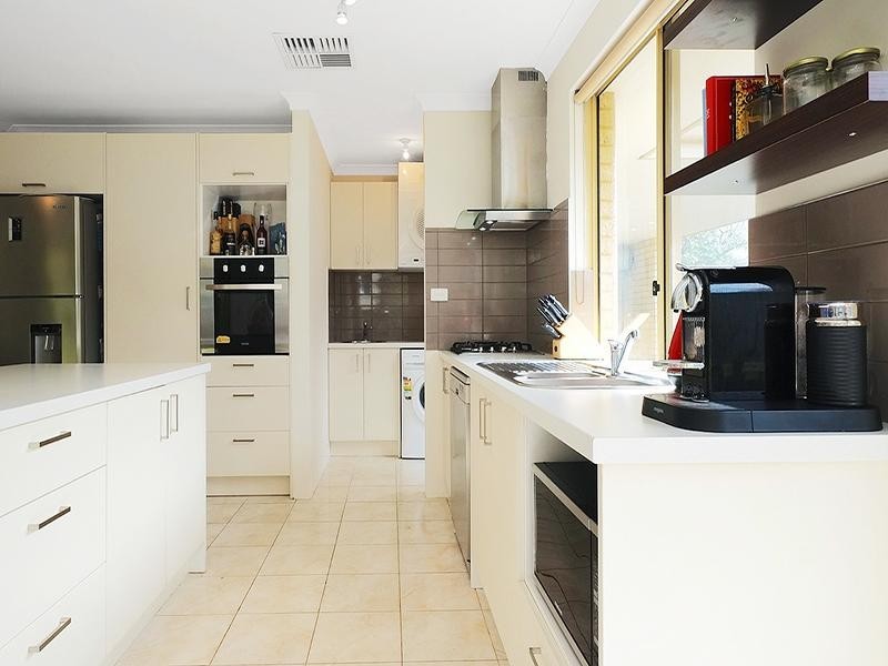 18 Daley Close, Atwell WA 6164