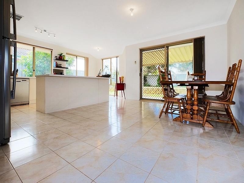 18 Daley Close, Atwell WA 6164