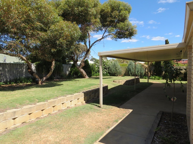 18 Daley Close, Atwell WA 6164