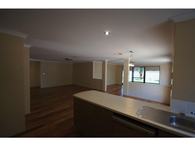 4 Aurora Drive, Atwell WA 6164