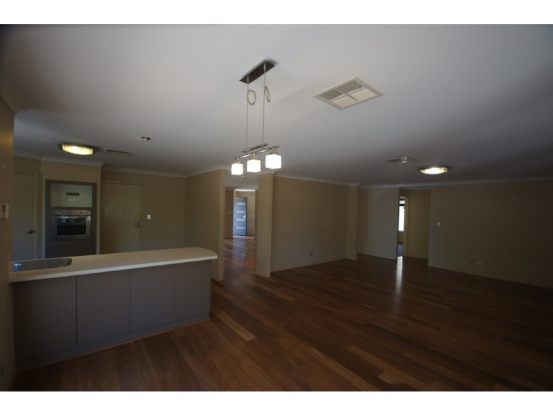 4 Aurora Drive, Atwell WA 6164