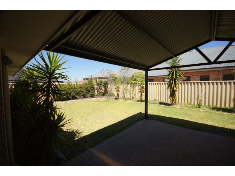 4 Aurora Drive, Atwell WA 6164