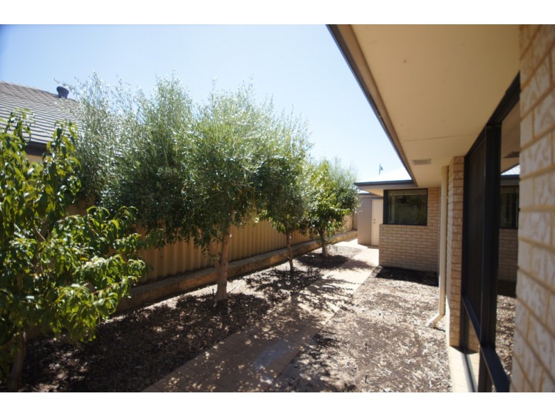 4 Aurora Drive, Atwell WA 6164