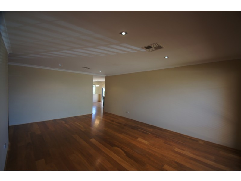 4 Aurora Drive, Atwell WA 6164