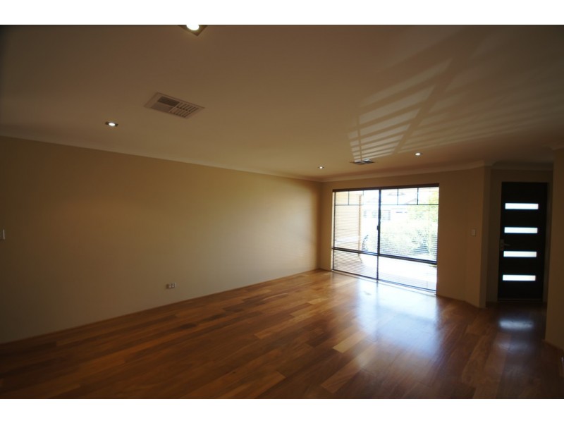 4 Aurora Drive, Atwell WA 6164