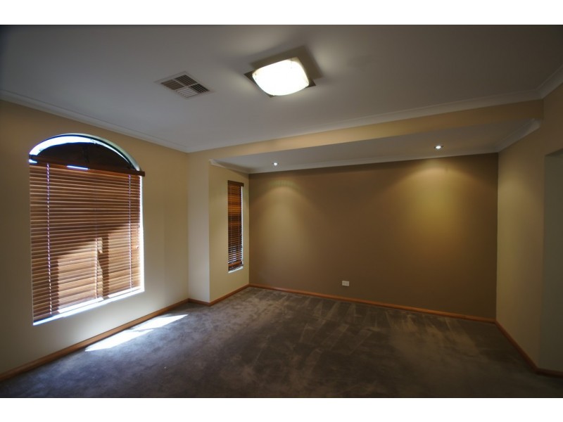 4 Aurora Drive, Atwell WA 6164