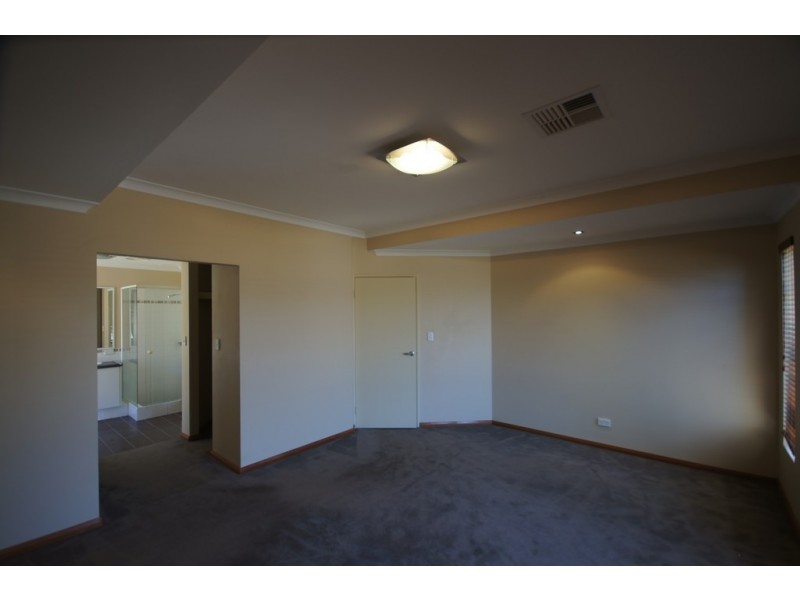 4 Aurora Drive, Atwell WA 6164