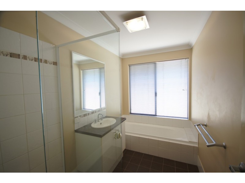 4 Aurora Drive, Atwell WA 6164