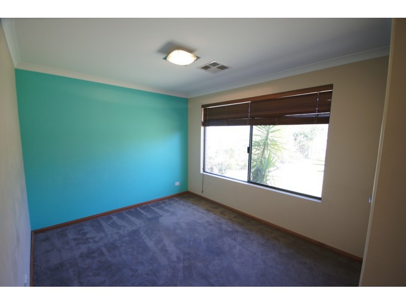 4 Aurora Drive, Atwell WA 6164