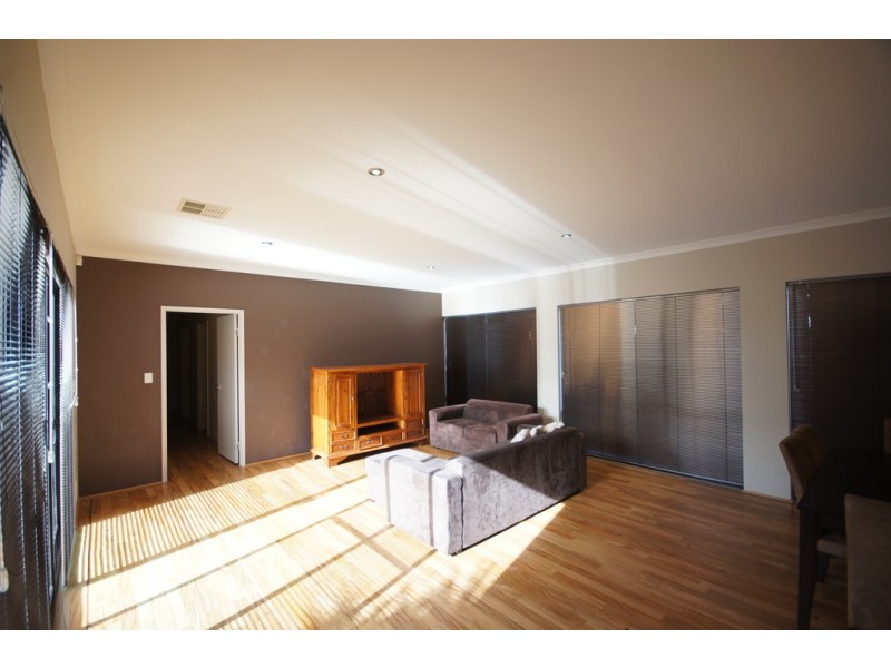 23 Aurora Drive, Atwell WA 6164