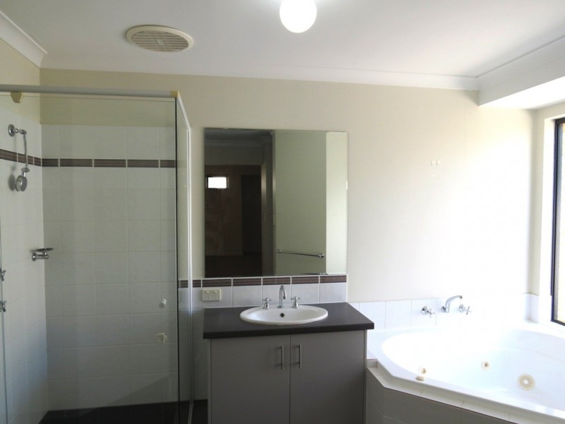 21 Harvest Lakes Blvd, Atwell WA 6164